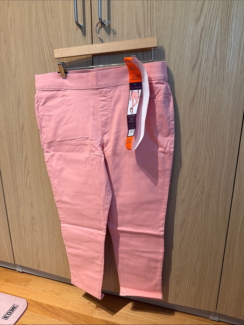 Gloria Vanderbilt 98% Cotton Light Pink Ankle Jeans